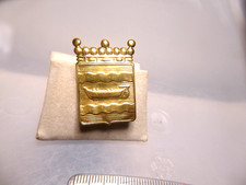 altes Abzeichen als Wappen Metall vergoldet Paddelboot Wellen Krone 1,92 g