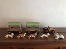 DDR Holzspielzeug Traktor mit zwei Hängern und Tieren  Tiertranport Zirkuswagen