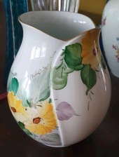 Handbemalte Porzellanvase mit
