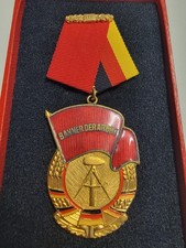 DDR Medaille Orden Banner der Arbeit Stufe 3 originalverpackt Abzeichen Badge