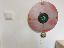 Wanduhr rund 30cm mit mini Schallplatte / Nr. 233