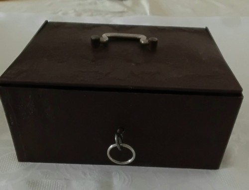 Braune geldkassette aus - braune,