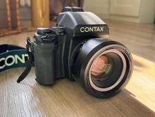Contax 645 with 80mm lens, prismfinder and filmback / Mint Condition
