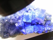 Große, seltene FLUORIT Kristallstufe aus Nigeria, DUNKELBLAU fluoreszierend