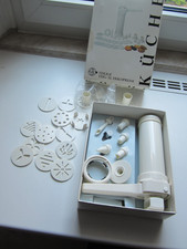 23 teilige Teig und Deko Presse weiß