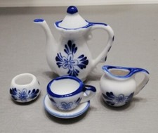 Puppengeschirr / Service, weiß mit blauem Bauern - Motiv, 5 Teile (6)