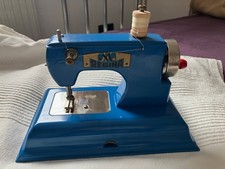 Alte kindernähmaschine aus - alte,