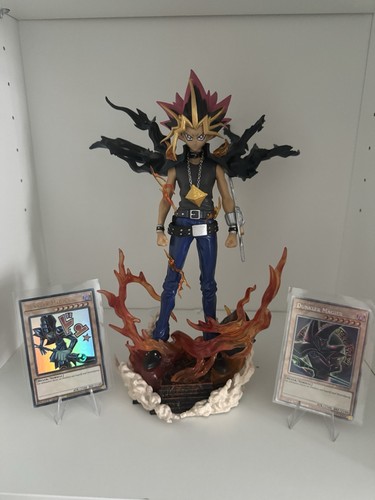 Atem yami yugi statue - atem,