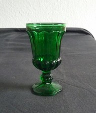 altes Glas ,  grün  