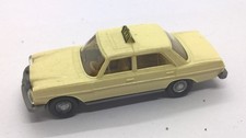 Wiking 149 Mercedes MB 200 / 8 Strich Acht W114 W115 Taxi beige (43)