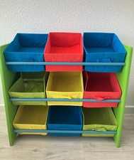 Regal Kinderzimmer mit Stoffeinsätzen