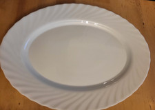 Servierplatte ovaler Teller von Arcopal weiß mit Wellenrand aus Frankreich Franc