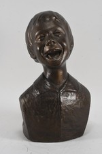 N91B11- Stuck Büste bronziert lachender Knabe 