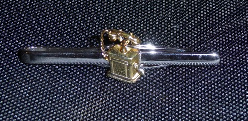 Krawattenklammer mit altem