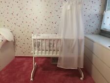 Baby Wiege auf Rollen, komplett mit Matratze, Himmel und Himmelstange u. s. w