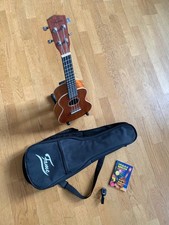 Music Store Ukulele FAME AMC-11 All Mahogany Concert mit Ständer/Tasche/etc. TOP