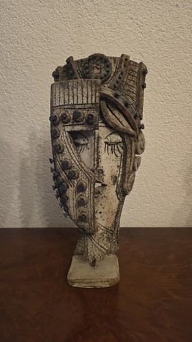 Sculpture head woman - of,