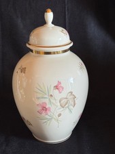 Deckelvase elfenbeinfarbenes