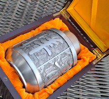 Chinesisches Zinn - Dose ? Dekoriert - Teedose mit Gravur im Präsentationskoffer!!