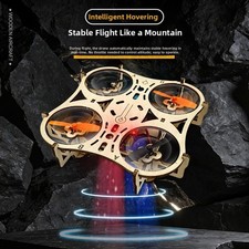 Quadrocopter-Set aus Holz mit
