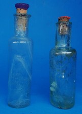 Zwei sehr alte Medizinflaschen, Medizinfläschchen, sehr selten