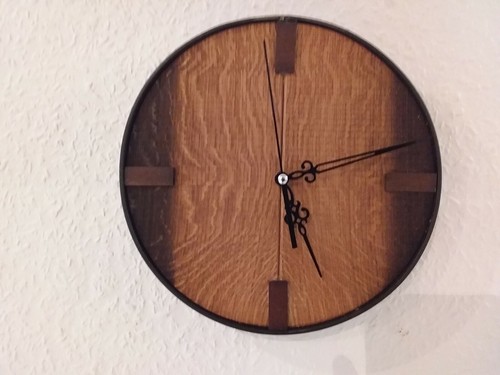 Wanduhr aus massivem altem