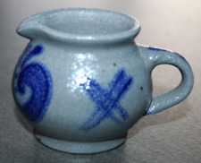 Kleine Kanne mit Ausguss