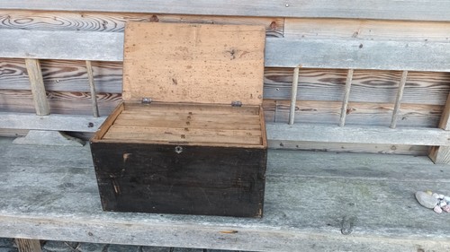 Uralte sammelkiste aus holz - aus,