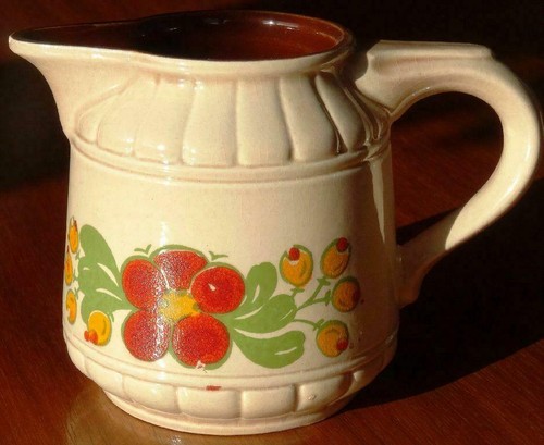 Kanne mit blumenmuster - mit,