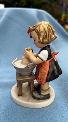 Hummel figur 319 - 319, "puppenbad