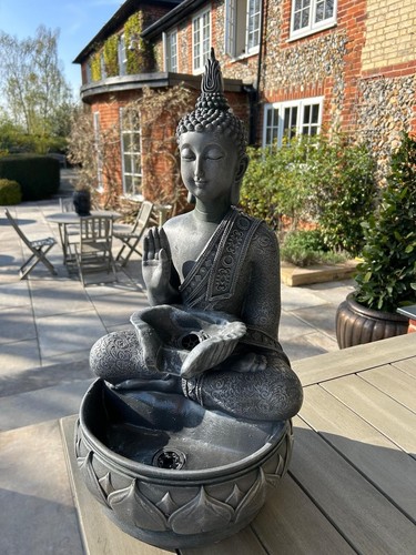Großer buddha wasserspiel mit - großer,