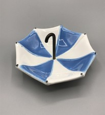 Alte Snack Schale Regenschirm Porzellan Keramik Messing Alt 50er Jahre Blau Weiß