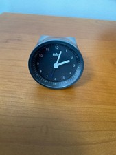 Braun Wecker Modern Schwarz Analog Funkwecker Uhr