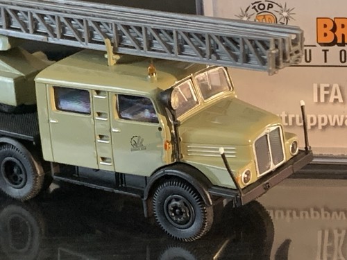 Ifa s4000 goldene - 1/87,