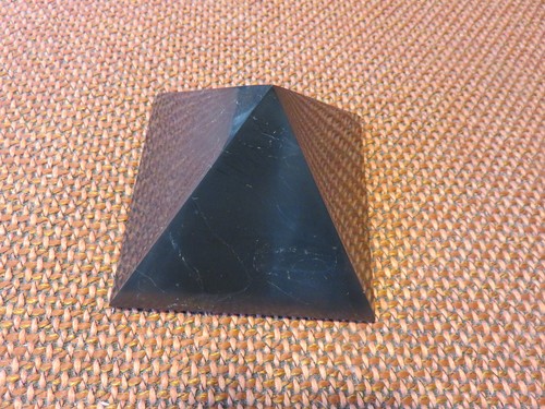 Schungit pyramide cm - 10,