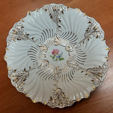 Prunkschale Meissen Porzellan, Lilien in Gold, Blumenbukett im Dekor, 1.Wahl