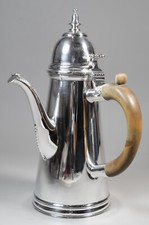 Kaffee-/Schokoladenkanne, Britanniasilber, 1932, London