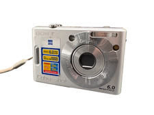 Sony CyberShot DSC-W30 Digitalkamera Silber Carl-Zeiss 6.0 MP