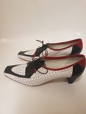 Barrats Schnür Pumps extravagant feinstes Leder Sevilla Größe 41 NEU