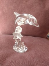 Nachtmann Delphin auf Welle