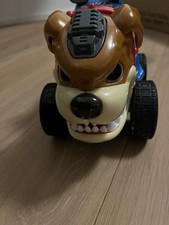 Hund-Auto Batterie Nötig