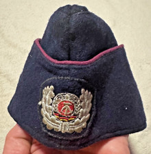 DDR FEUERWEHR - SCHIFFCHEN - KÄPPI Filz Stoff Emblem/Kokarde Lila Streifen