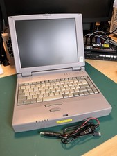 Toshiba Satellite 300 CDT 80MB Ram, 2GB CF-Karte, Floppy, CD-ROM, USB-C Ladekab.