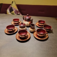 Teeservice mit Korbmuster