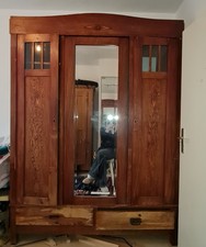 Restaurationsbedürftiger Kleiderschrank Zu Verschenken