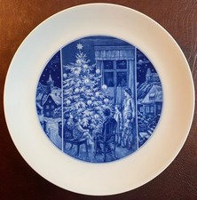Meissen Weihnachtsteller 1941 mit Familie vor Christbaum auf Porzellan