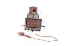altes Holz Telefon Wandapparat Wandtelefon Holzgehäuse um 1900 mit Kurbel