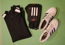 Adidas Paket,Stollen Fussballschuhe, Schienbeinschoner, Trainingsjacke.