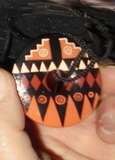 Anhänger+schwarze Kette,Motiv:Afrika?70`s.Beidseitig div.Muster!Rund Anhäng.