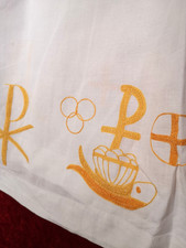 SCHÖNE ALBE KIRCHENGEWAND